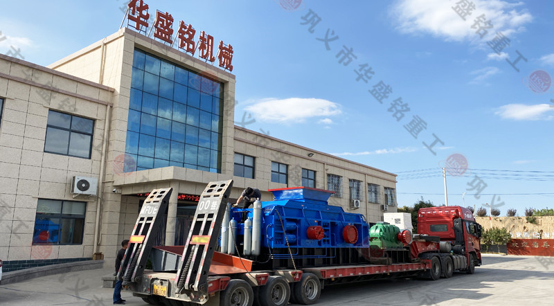 高產對輥破碎機發(fā)貨現場